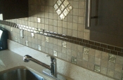 Porcelain mosaic backsplash with glass inserts