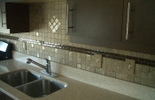 Porcelain mosaic backsplash with glass inserts